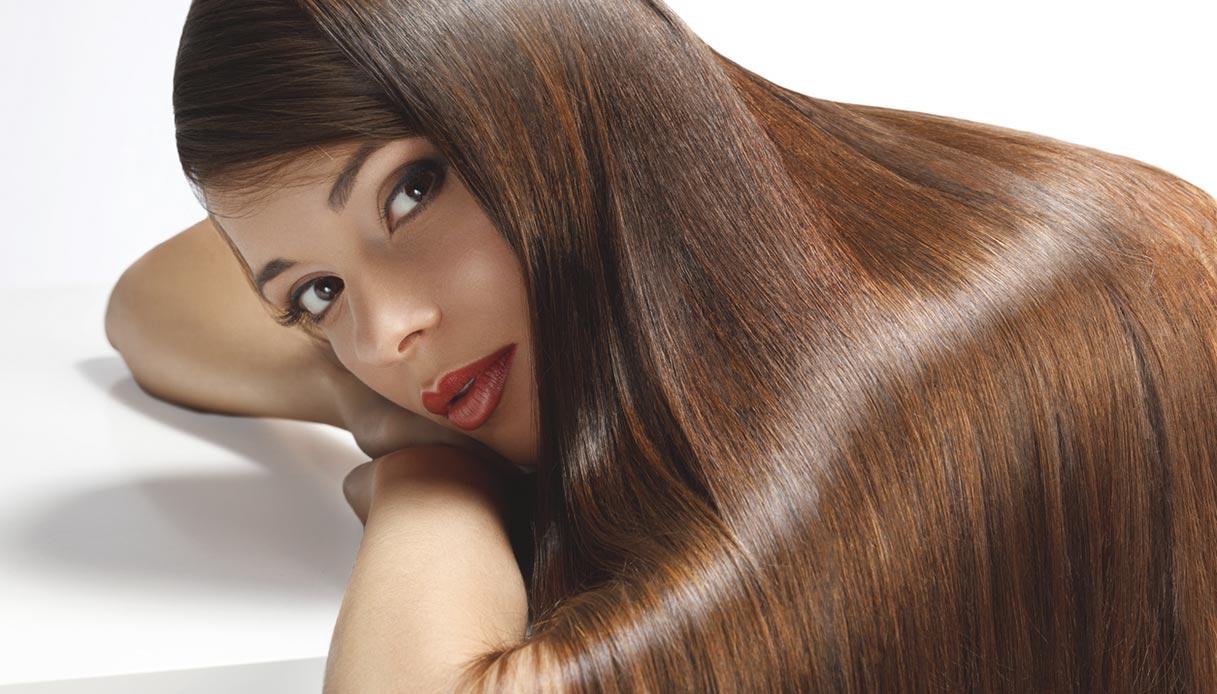 5 modi naturali per avere capelli lucidi e brillanti